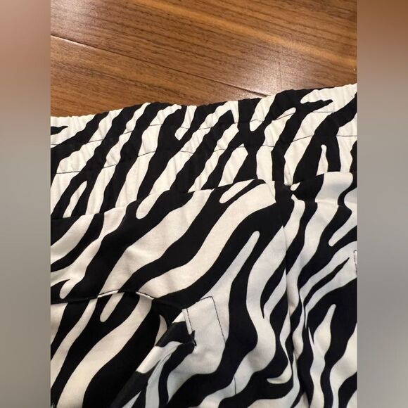 Cabi zebra women’s joggers, size medium NWT - Picture 11 of 11